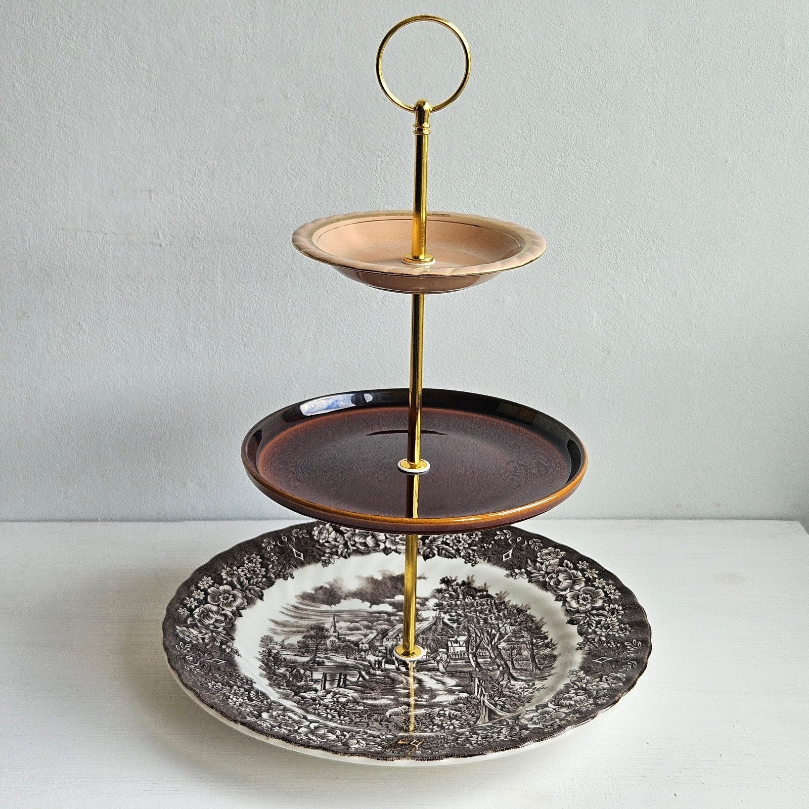 Etagere van vintage borden in bruin/roze tinten, Ophalen of Verzenden, Gebruikt