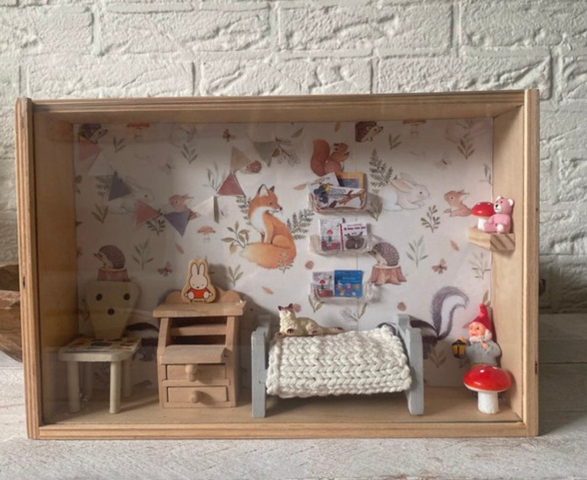 Poppenhuis kastje voor aan de muur, Ophalen of Verzenden, Zo goed als nieuw, Poppenhuis