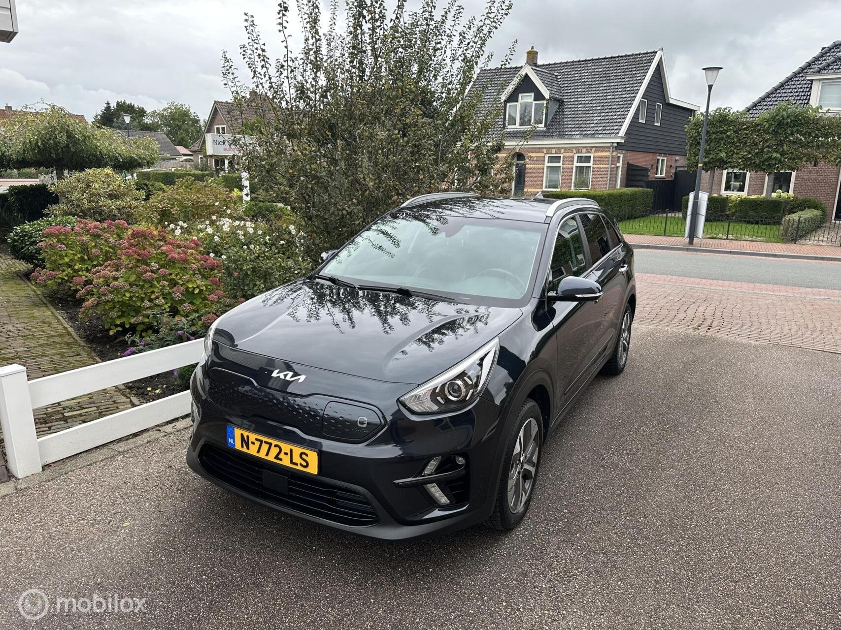 Kia e-Niro Edition 64 kWh 3-FASE ACHTERUITRIJ CAMERA CARPLAY, Zwart, 1712 kg, Met garantie (alle), Blauw