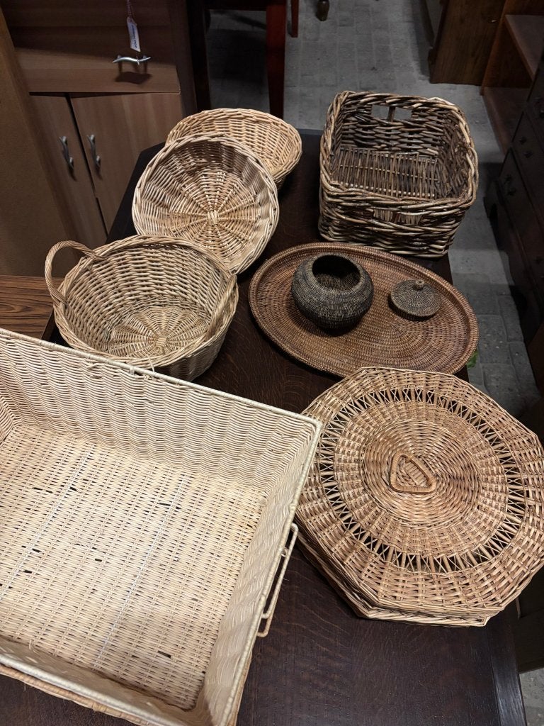 Set van 8 rieten manden en schalen met hapjesmand, Gebruikt, Niet bekend (tweedehands product), Ophalen of Verzenden, Niet bekend (tweedehands product)
