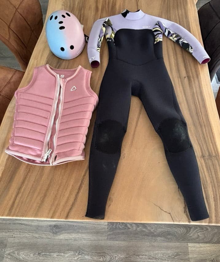 Wetsuit Roxy / helm liquid force / vest Follow, Ophalen
