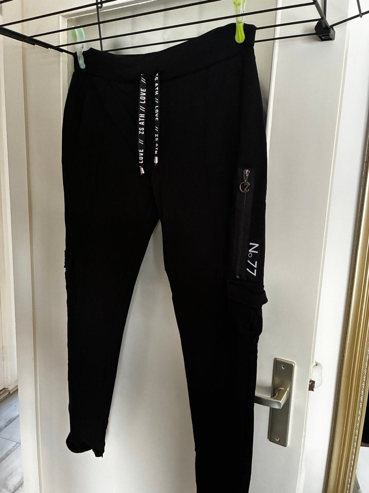 Zwarte joggingbroek met ritsdetails - ZoSo, Maat M, Maat 38/40 (M), Zwart, Ophalen of Verzenden, Zo goed als nieuw