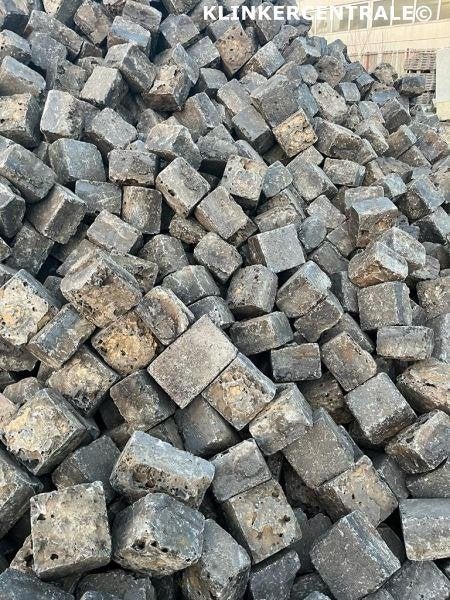 AANBIEDING; 2.000m2 grijs antraciet natuursteen klinkers, Overige materialen, Gebruikt, Verzenden, Kei