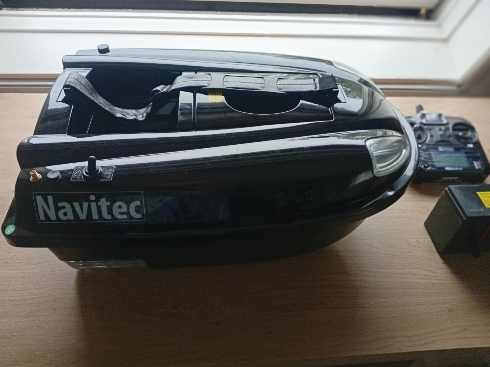 Navitec voerboot met accu's en afstandsbediening, Ophalen of Verzenden