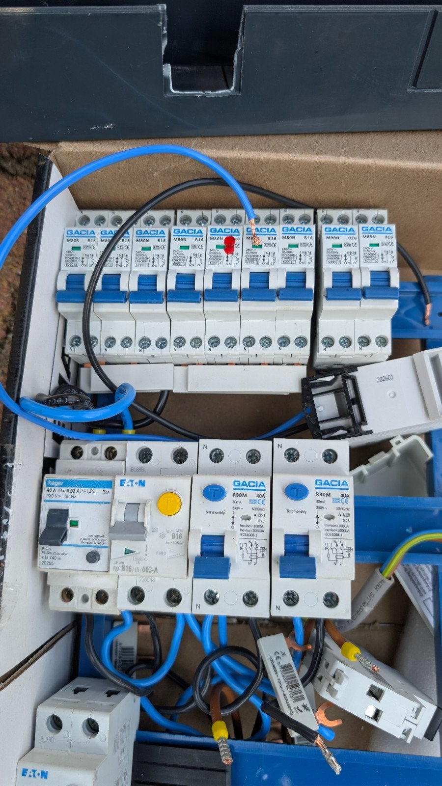 Titel: Diverse groepenkast onderdelen en automaten (Eaton, G, Doe-het-zelf en Verbouw, Ophalen of Verzenden, Overige typen