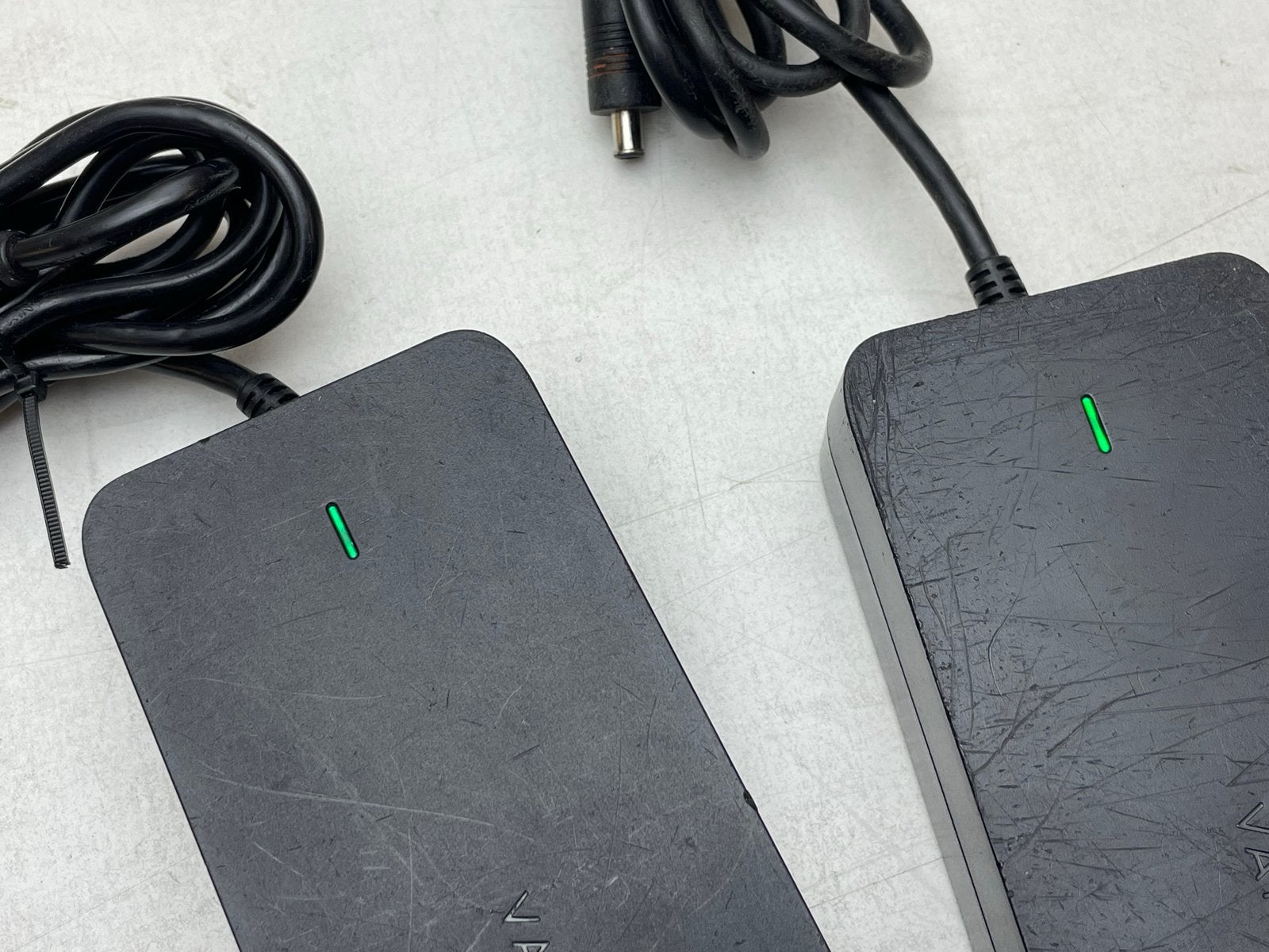 Foto 9 van 2x VanMoof Electrified S3 & X3 Li-ion Batterij Opladers