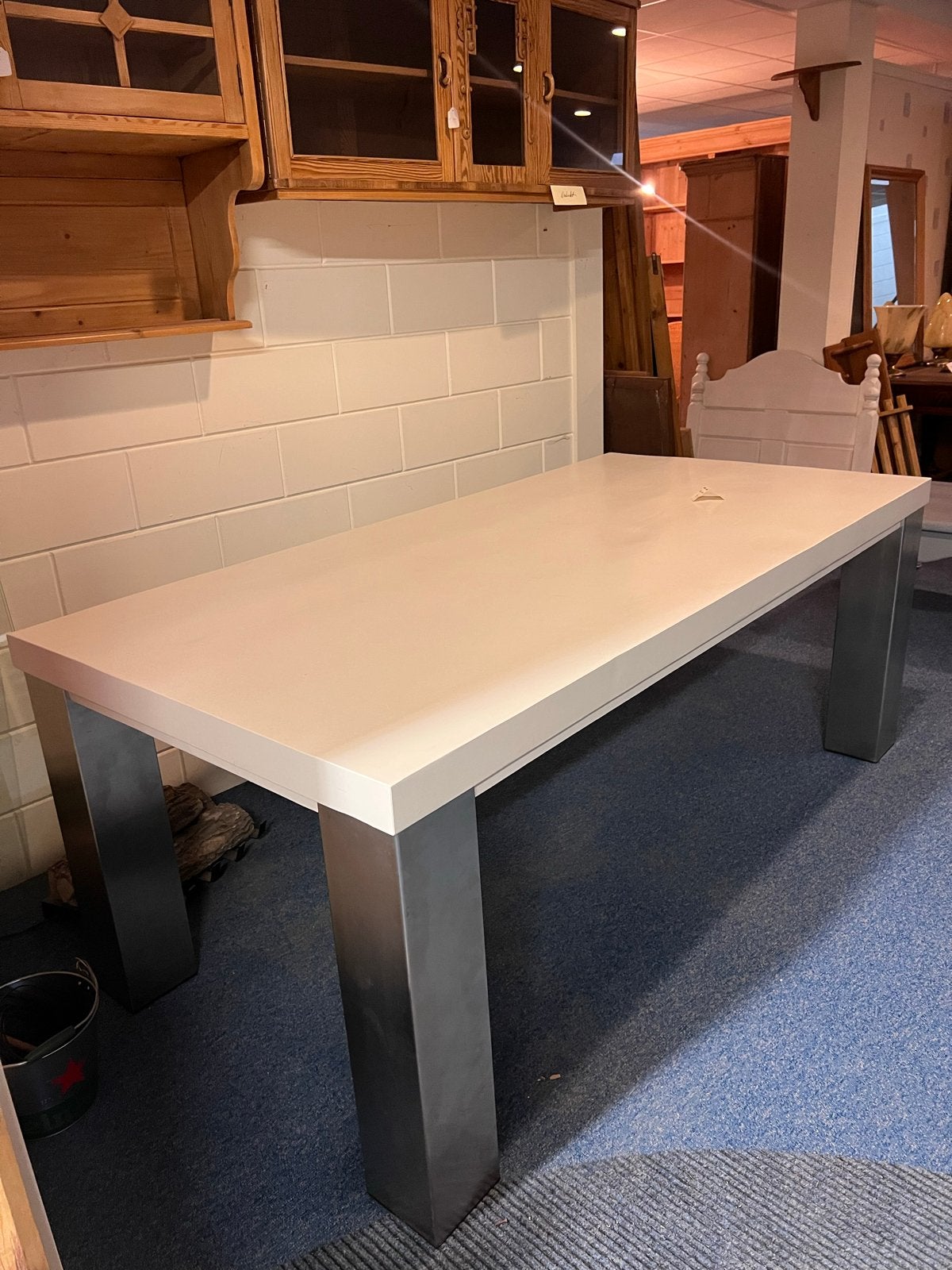 Moderne eettafel met wit houten blad en RVS poten, Huis en Inrichting, Tafels | Eettafels, Ophalen, Nieuw, 50 tot 100 cm, 150 tot 200 cm