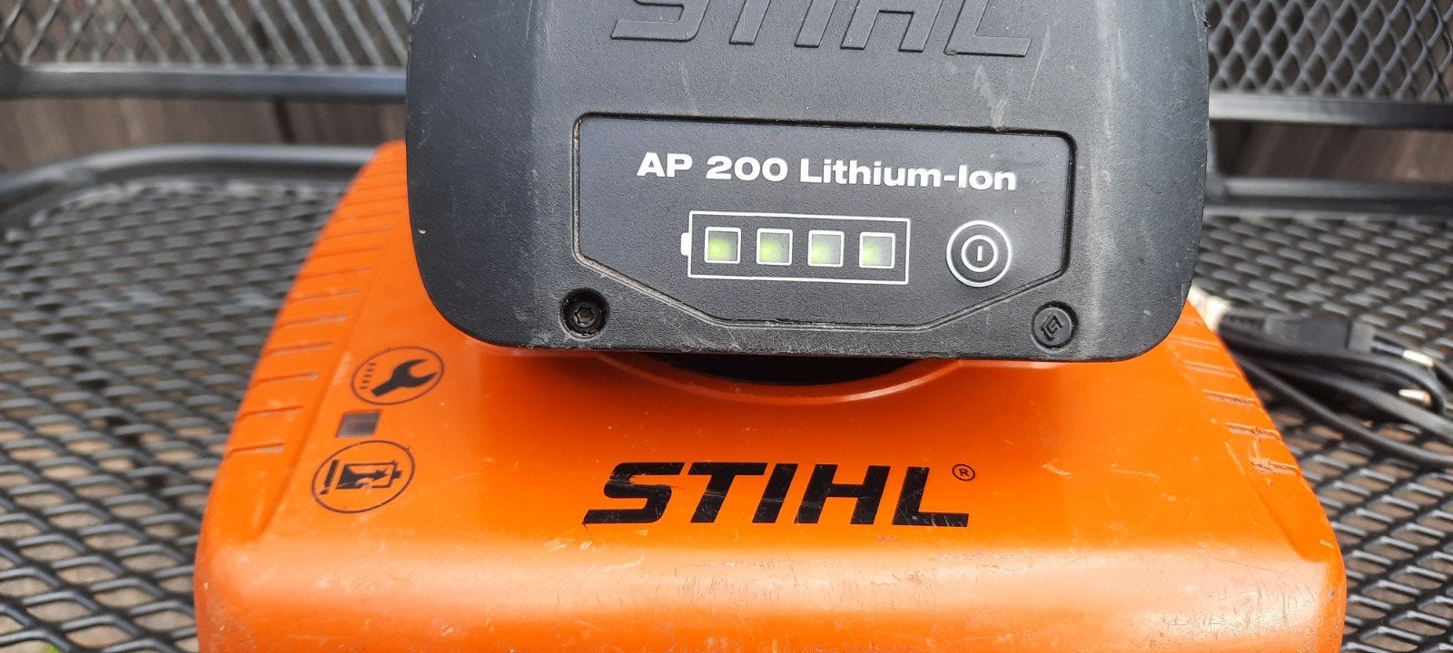 Stihl AL 300 Snellader met AP 200 Accu, Ophalen
