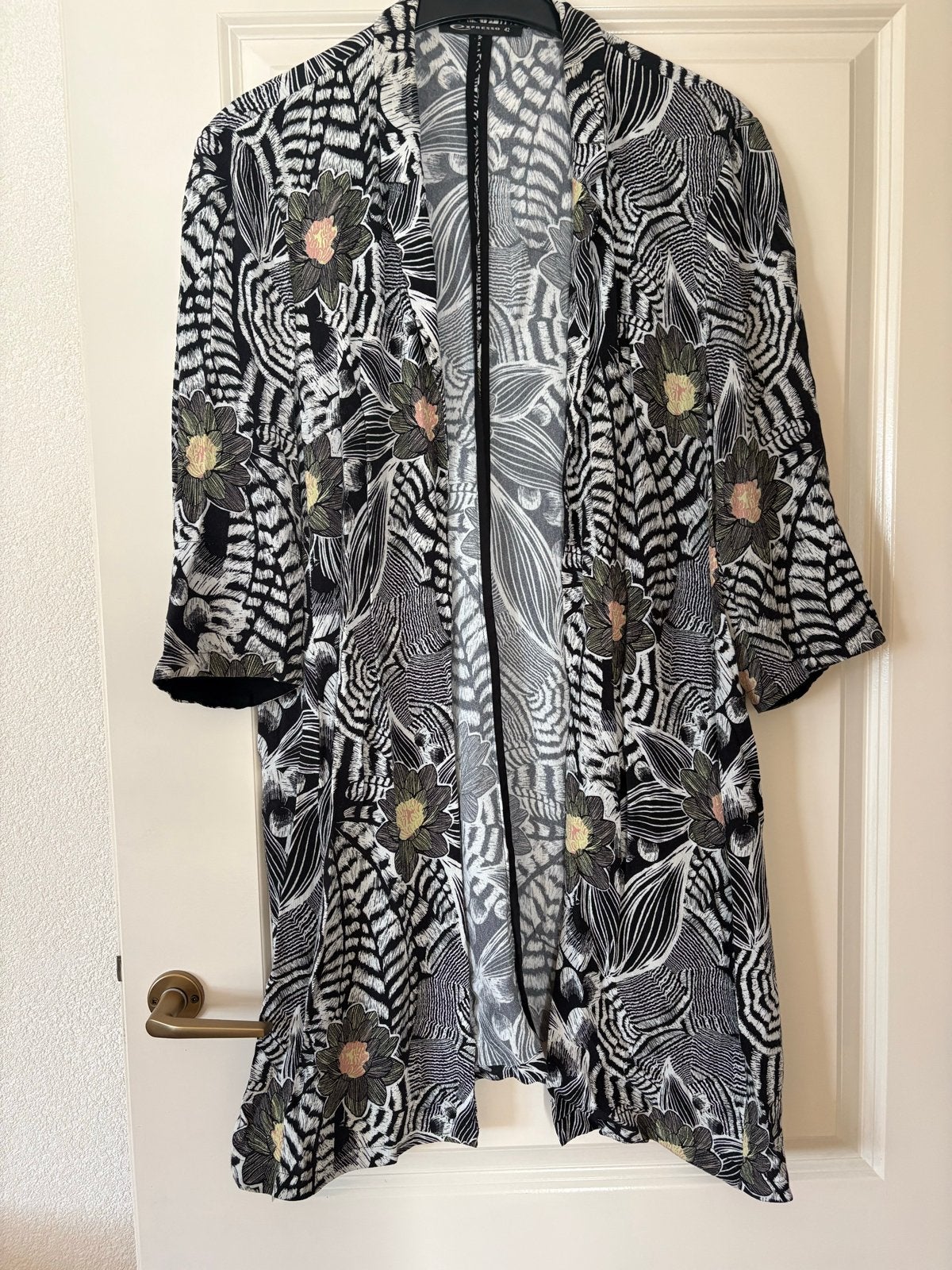 Zwart-wit kimono met bloemenprint, Ophalen of Verzenden, Gedragen, Maat 38/40 (M), Zwart