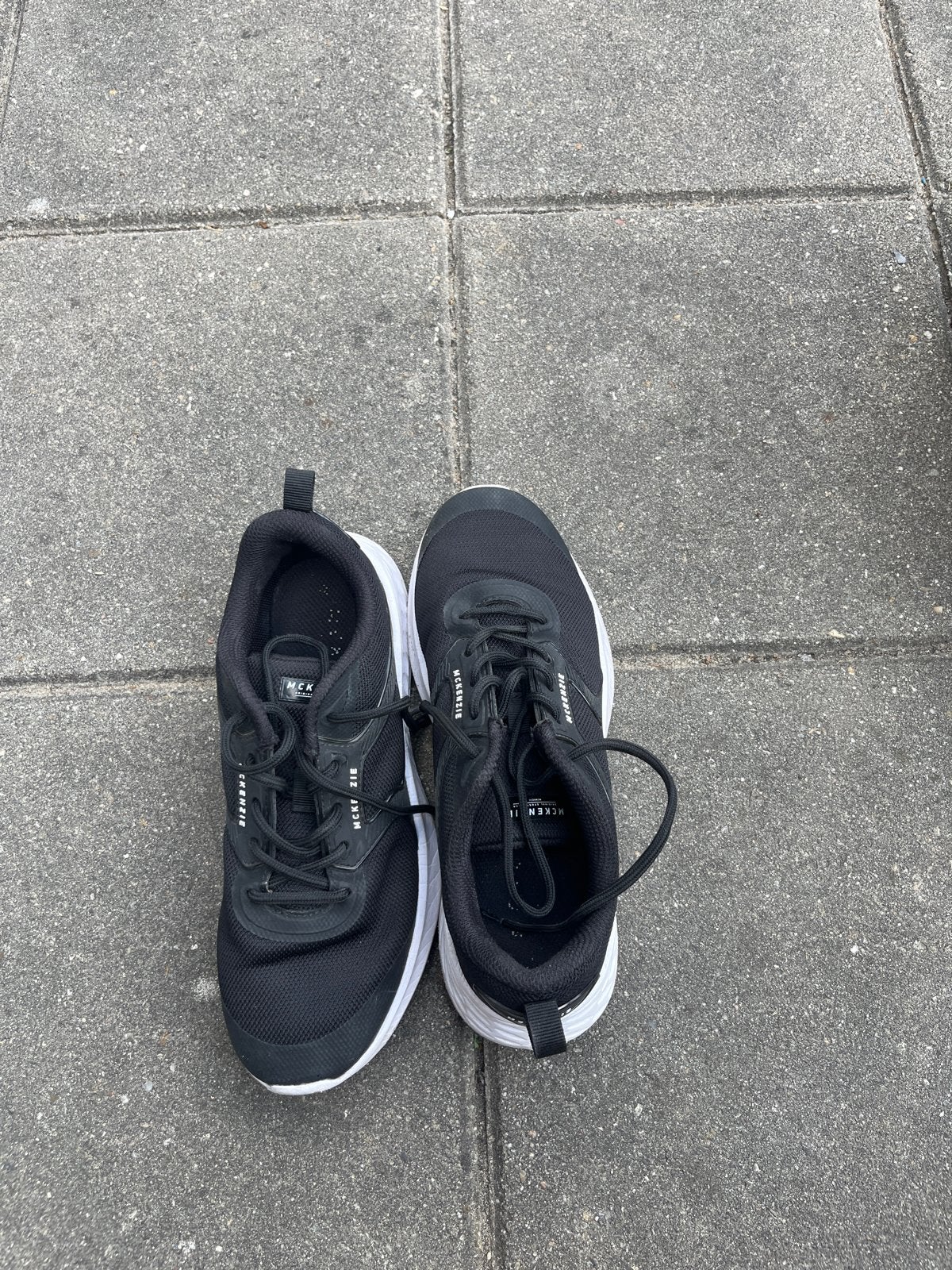 McKenzie Gymschoenen - Zwart, Ophalen, Gedragen, Zwart, Sportschoenen