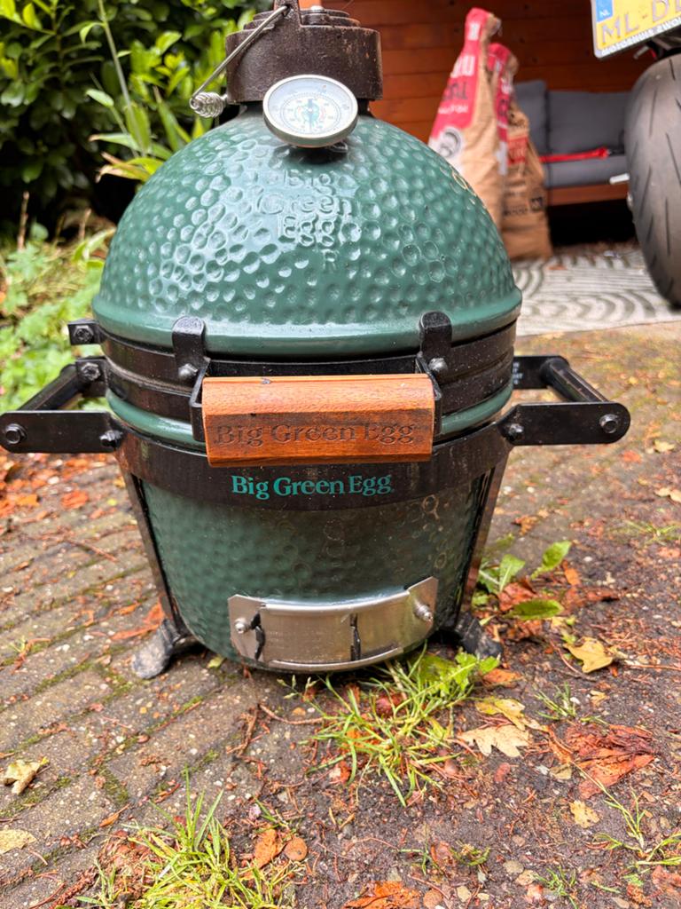 Big Green Egg Mini - met accesoires, Tuin en Terras, Houtskoolbarbecues, Ophalen, Gebruikt
