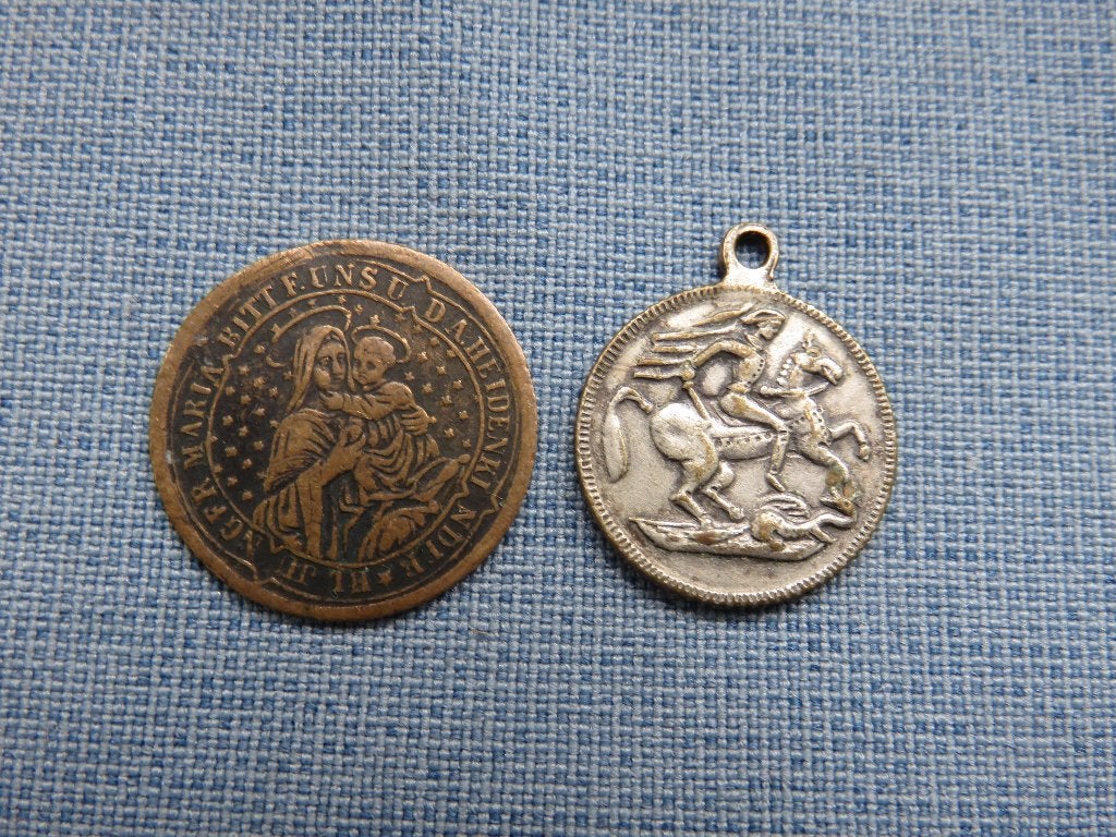 Religieuze hangertje en muntje - 19e eeuw, Ophalen of Verzenden