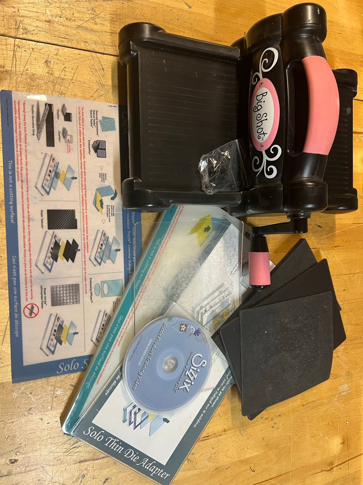 Sizzix Big Shot Starter Kit met veel accessoires, Geschikt voor snijden, Overige thema's, Meerkleurig, Zo goed als nieuw