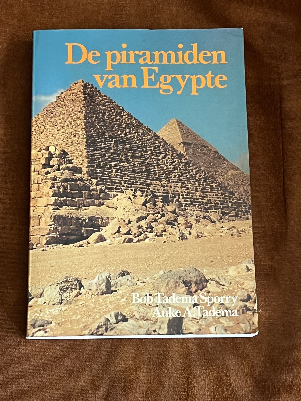 De piramiden van Egypte - Bob Tadema Sporry & Auke A. Tadema, Boeken, Ophalen of Verzenden, 20e eeuw of later, Gelezen, Afrika