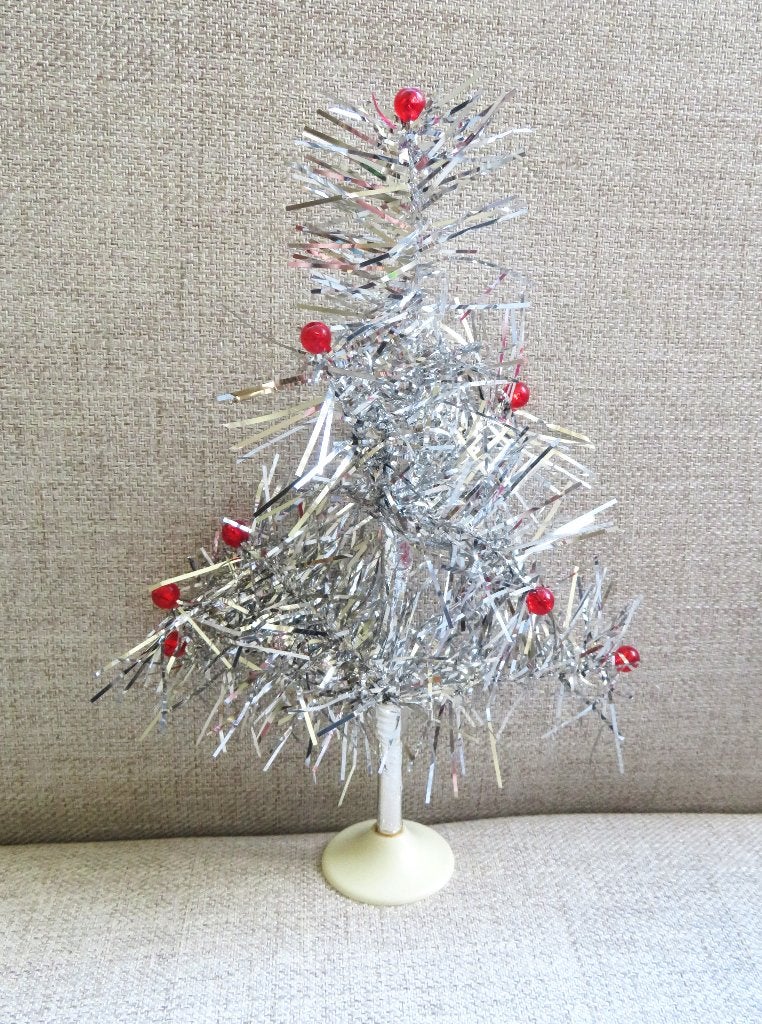 Mini Kerstboompje zilver met rode bessen 23 cm, Ophalen of Verzenden