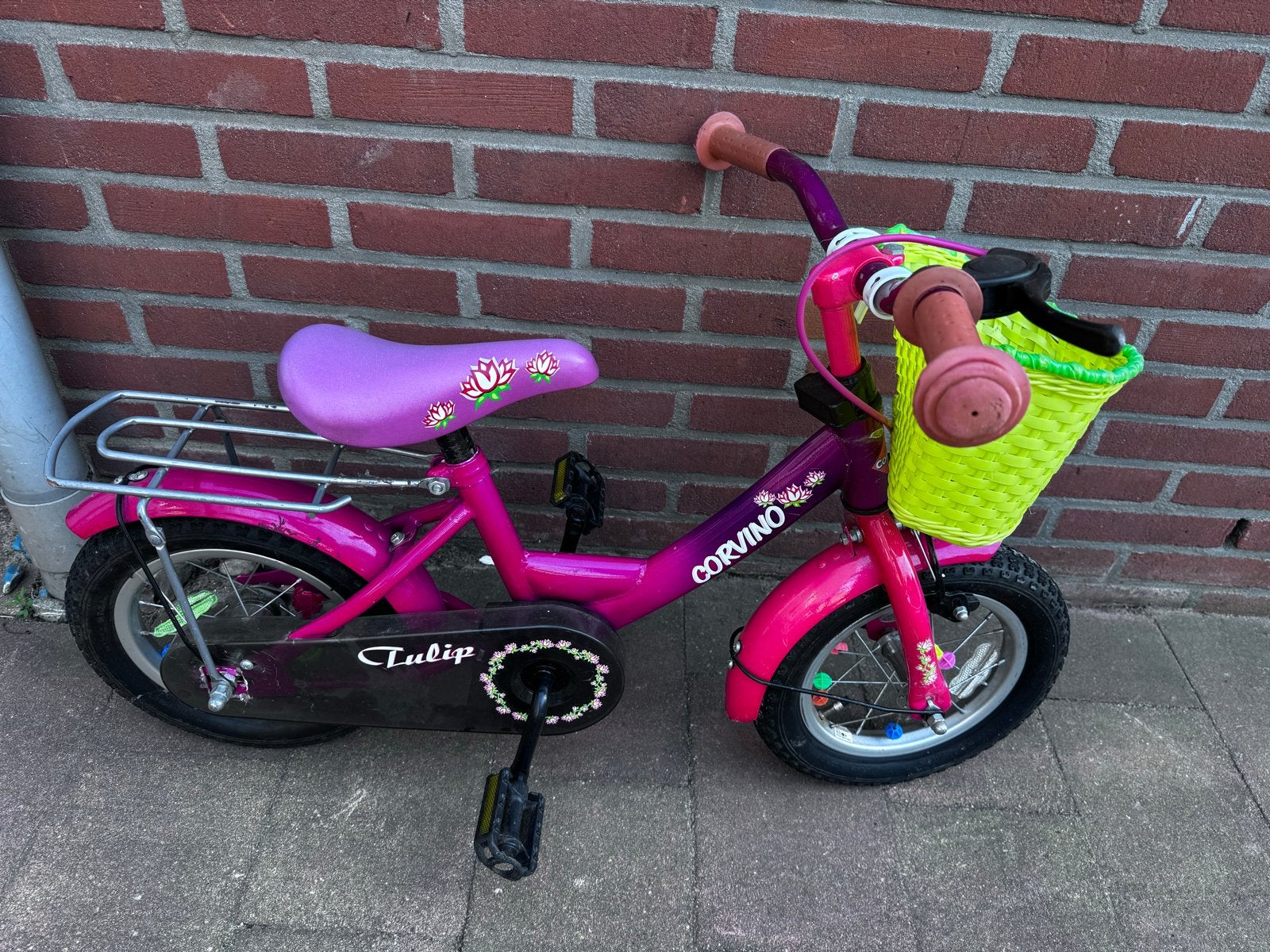 Roze kinderfiets met zijwieltjes - Corvino Tulip, Fietsen en Brommers, Fietsen | Kinderfietsjes, Ophalen, Terugtraprem, Zijwieltjes