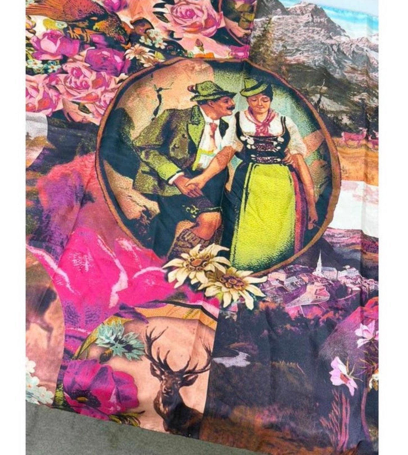 Prachtige Mode Sjaal Bloemen, Beiers & Berglandschap – 88 cm, Maat 46/48 (XL) of groter, Ophalen of Verzenden, Zo goed als nieuw