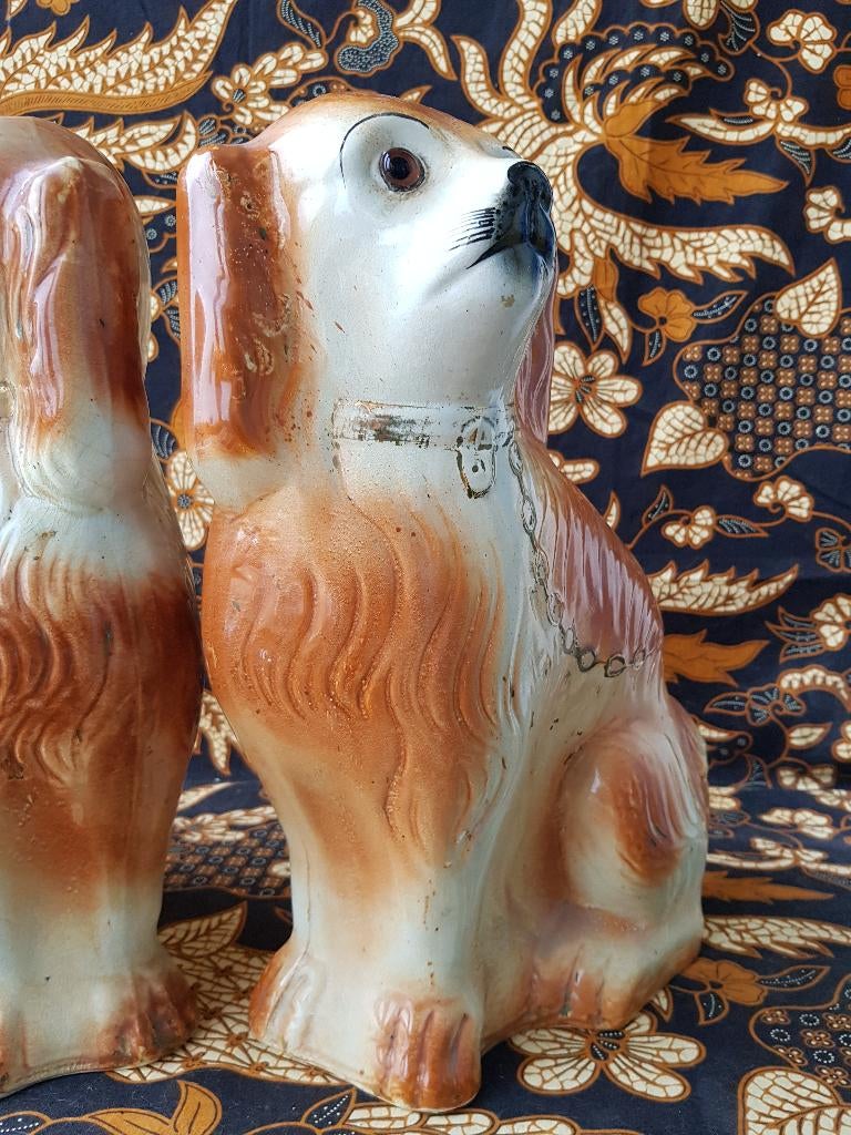 Mooi antiek stel grote hoerenhondjes uit Engeland 34 cm., Ophalen of Verzenden