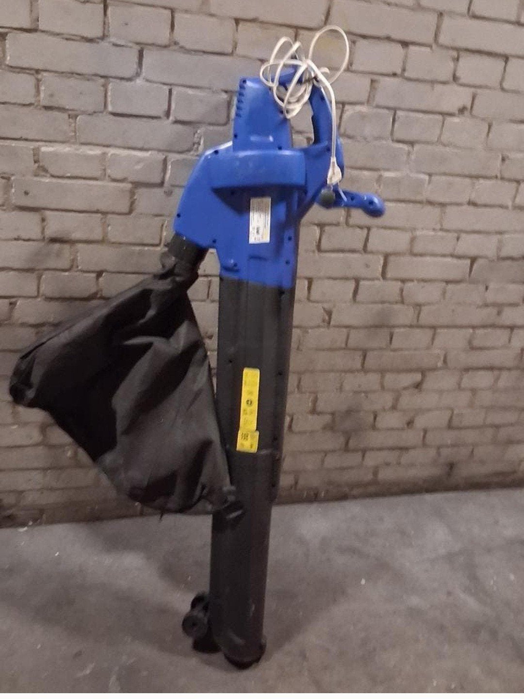 Te koop, Kinzo merk Bladblazer 2500W met zak, Ophalen, Elektrisch