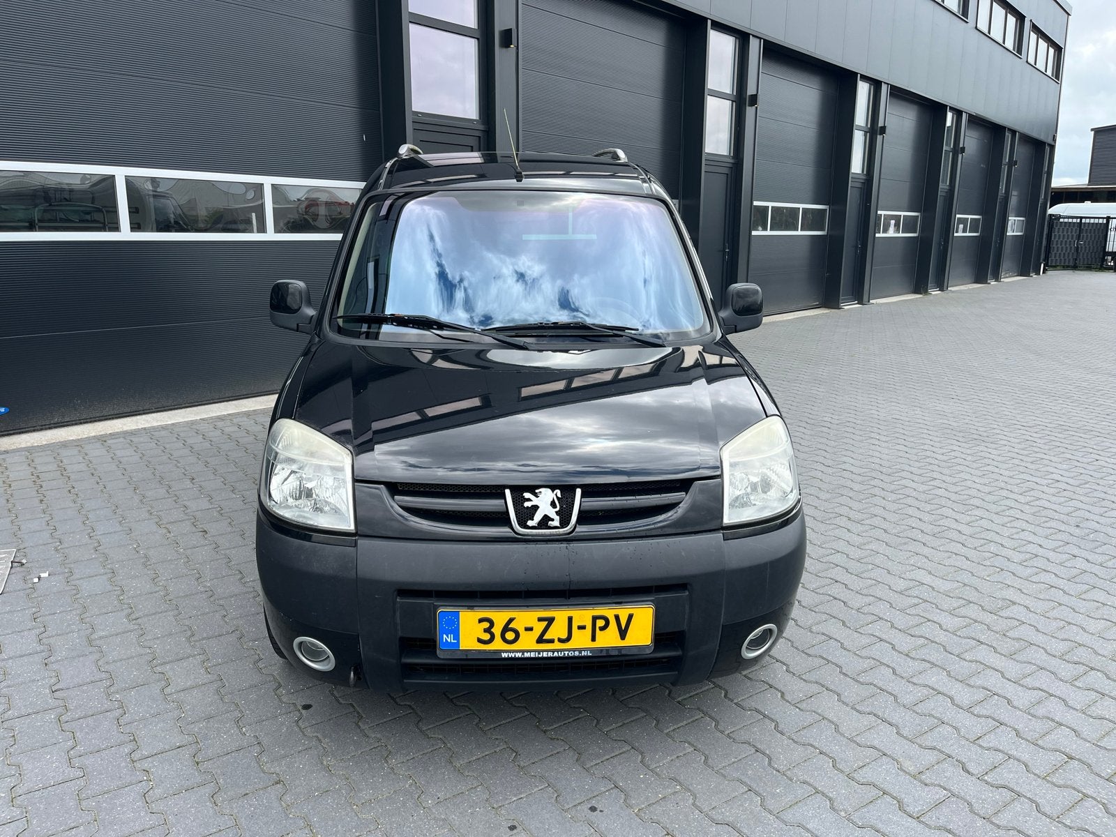 Peugeot Partner 1.6 16V Combi 2008 Zwart, Auto's, Peugeot, Zwart, Origineel Nederlands, Handgeschakeld, 108 pk