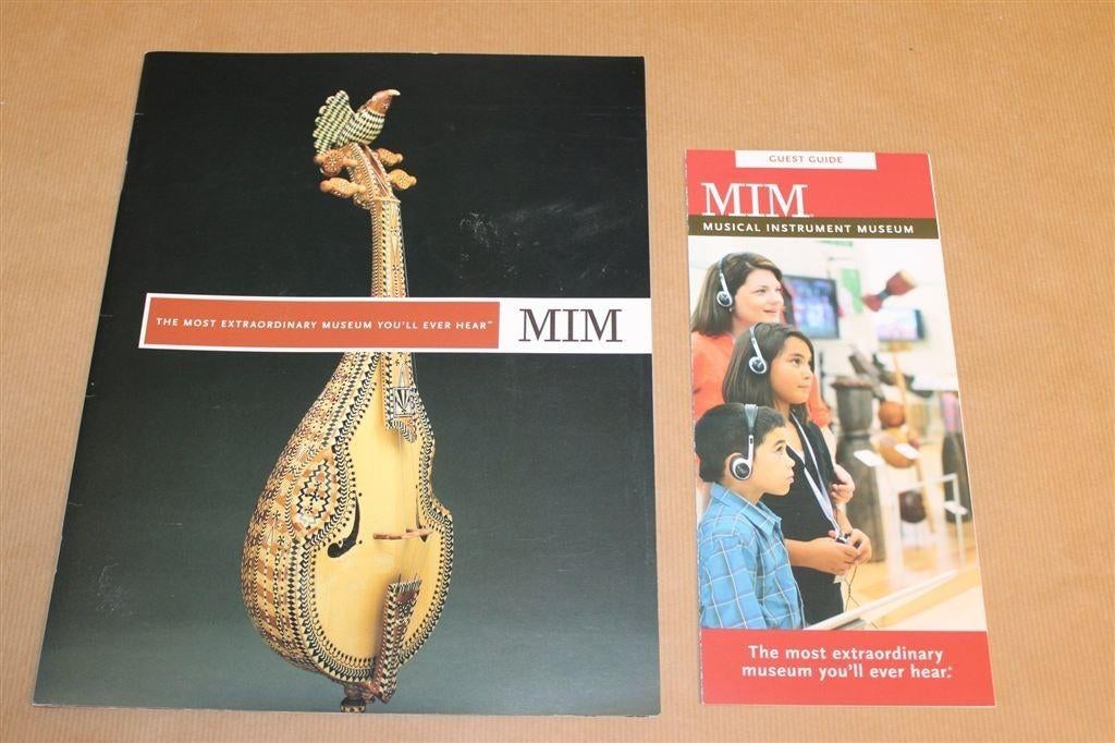 MIM Musical Instrument Museum — Wereldinstrumenten Gids, Ophalen of Verzenden, Zo goed als nieuw, Artiest