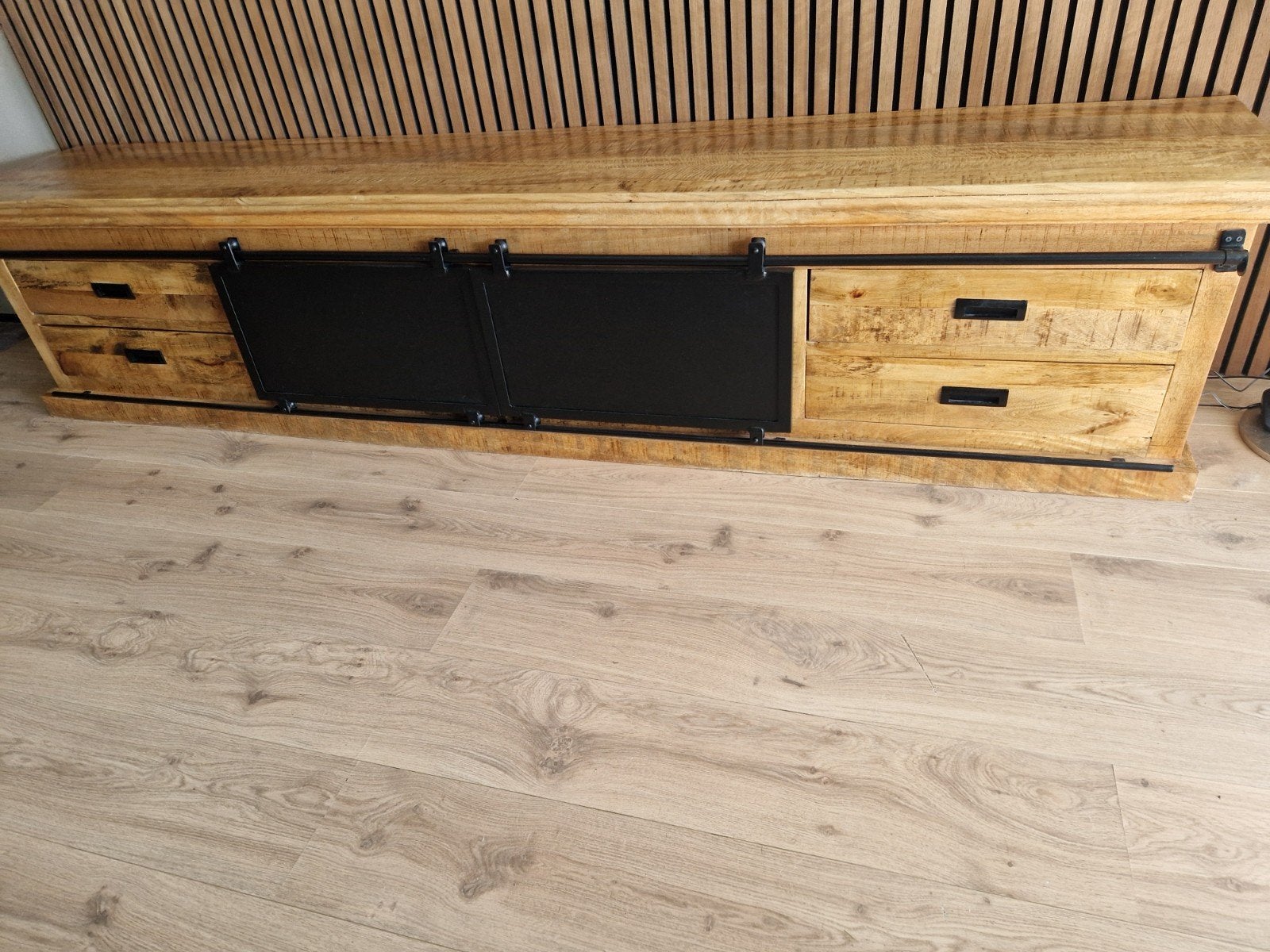 Prachtig industriele  mangohouten tv meubel, Huis en Inrichting, Kasten | Televisiemeubels, Ophalen, Zo goed als nieuw, Industriele
