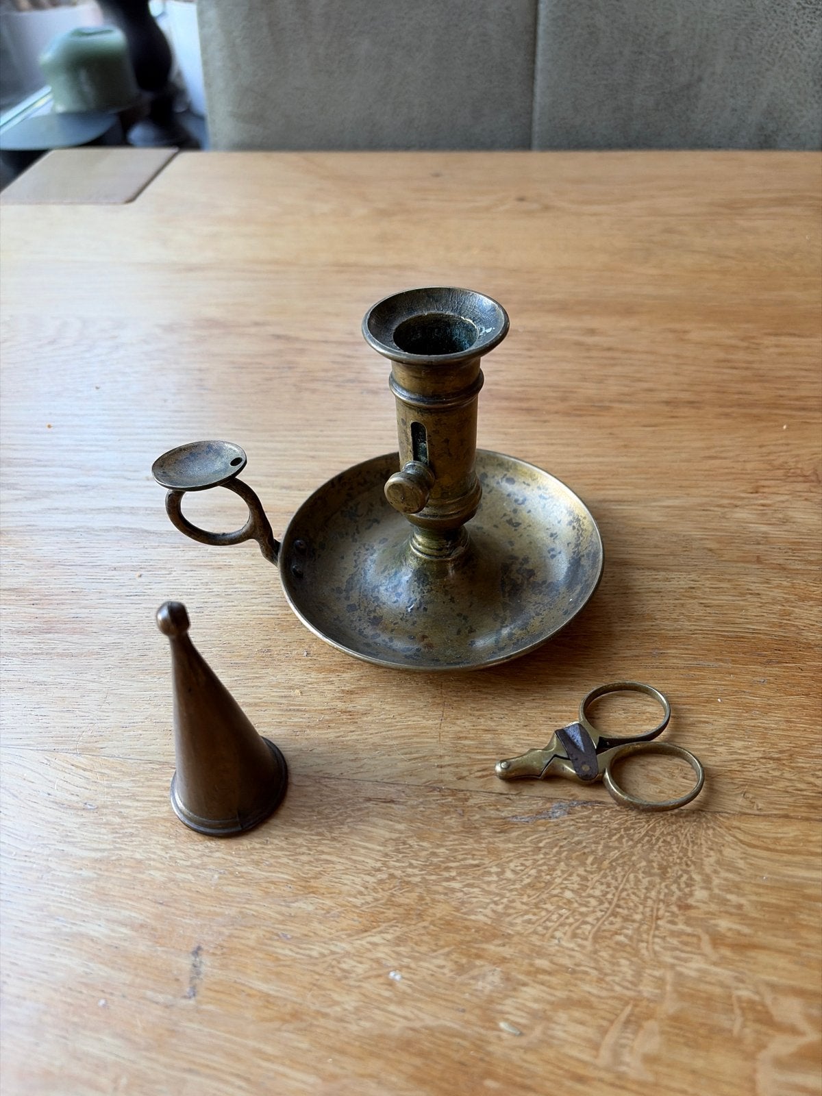 Antieke kandelaar met snuiter en schaar, Antiek en Kunst, Ophalen of Verzenden, Koper of Brons