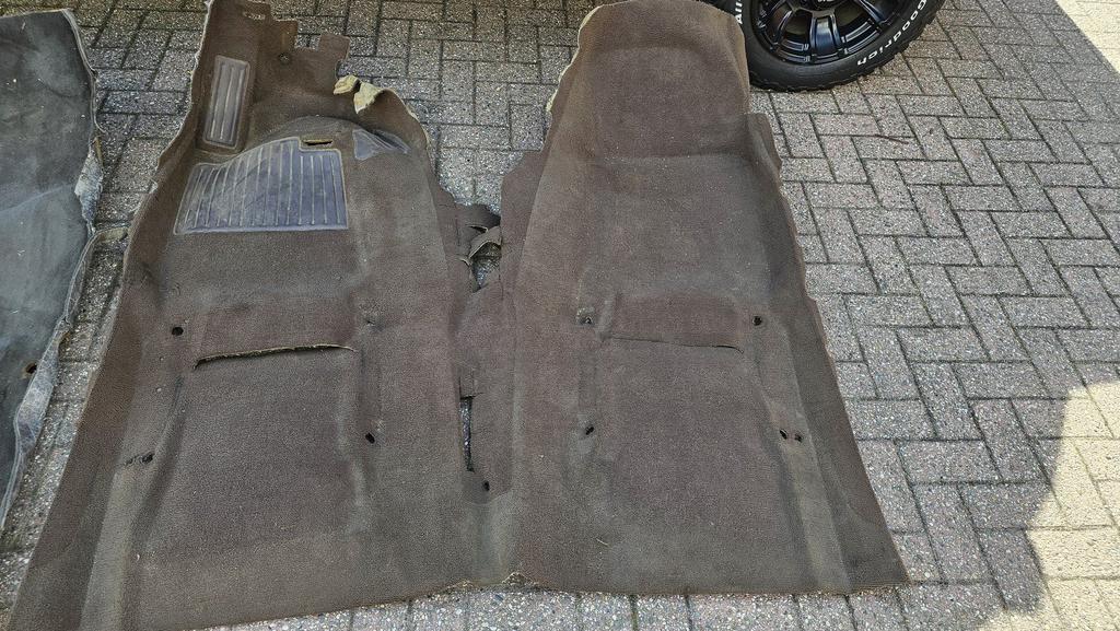 Tapijt vloerbedekking bruin BMW 3 serie E30 sedan TAPIJTE30-, Auto-onderdelen, Ophalen, Gebruikt, -, -