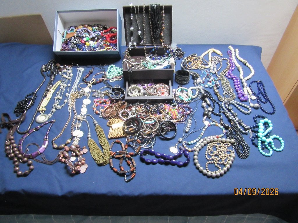 sieraden halskettingen en armbanden, Overige materialen, Met edelsteen, Gebruikt, Overige kleuren