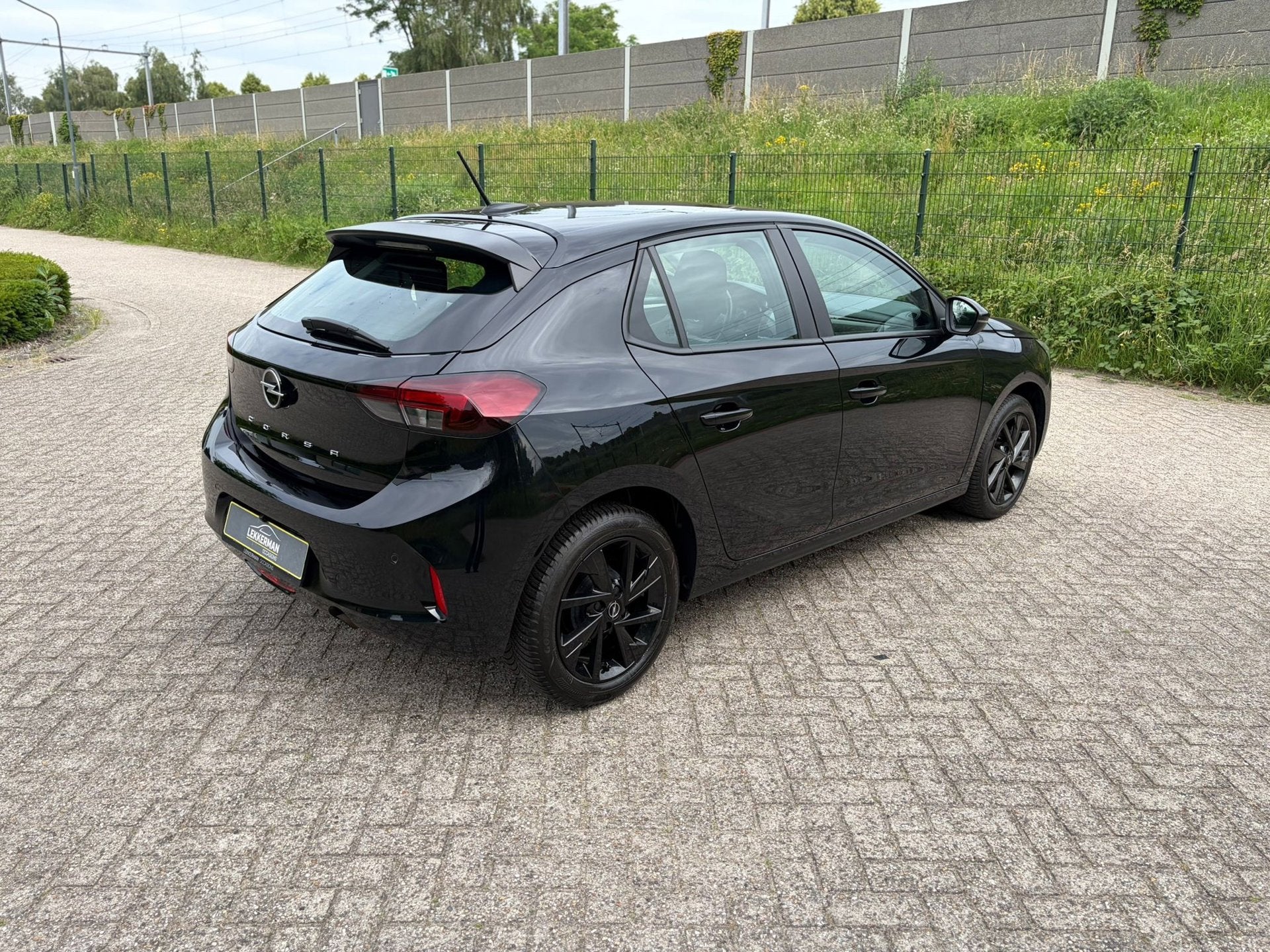 Opel Corsa 1.2 Black edition LED I CARPLAY I CAMERA I INCL B, Auto's, Opel, Voorwielaandrijving, Gebruikt, 1199 cc, Automatische klimaatregeling