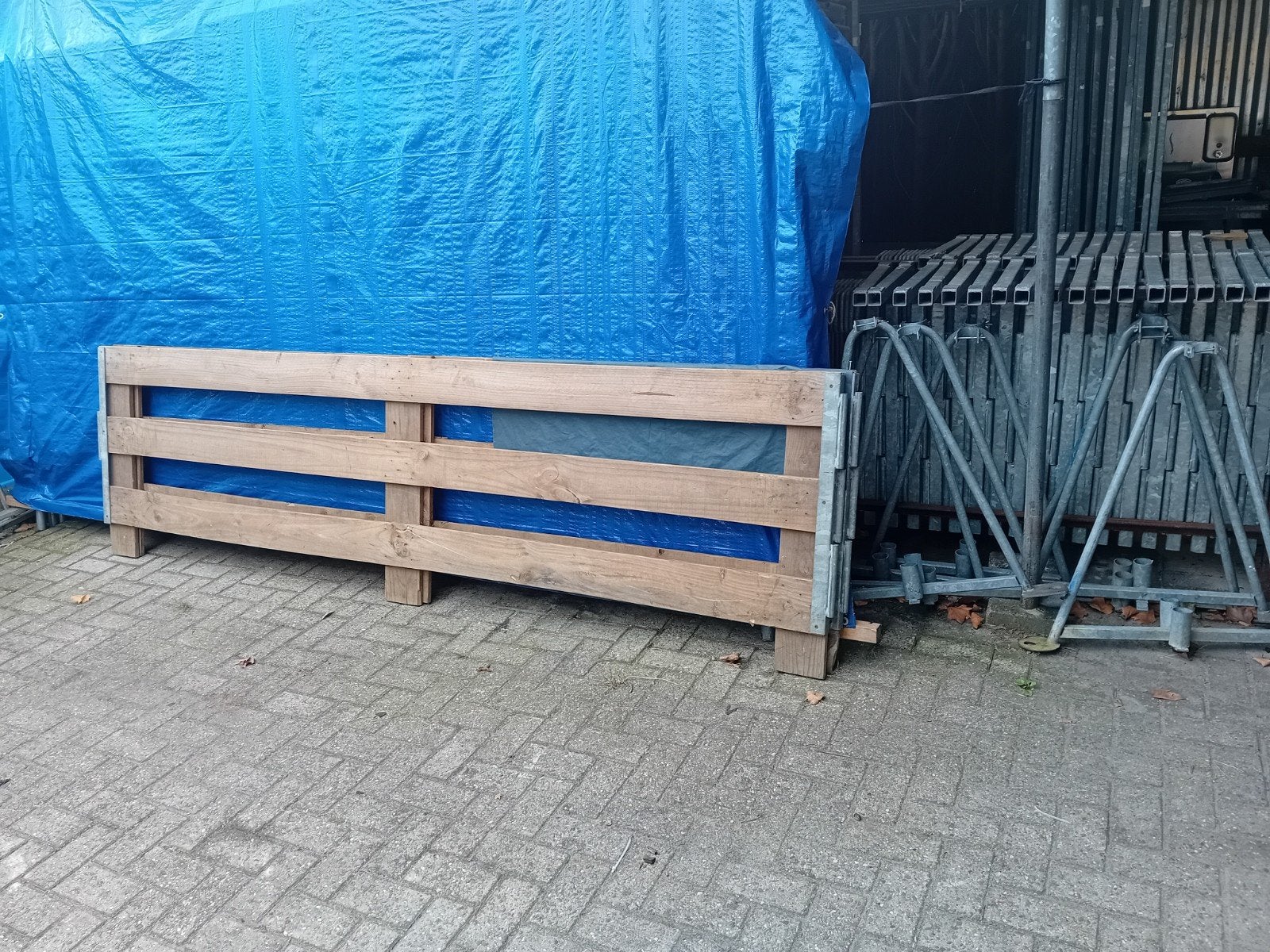 Houten afzethek/schapenhek/sierhek met metalen staanders, Ophalen, Gebruikt