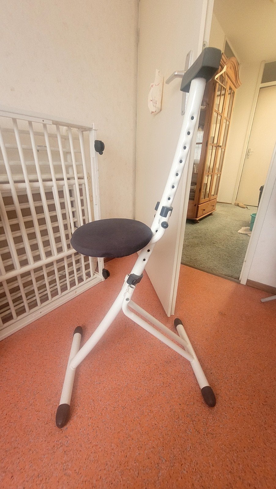 Strijkstoel/Ergonomische kruk/stoel, Ophalen, Wit, Ergonomisch, Zo goed als nieuw
