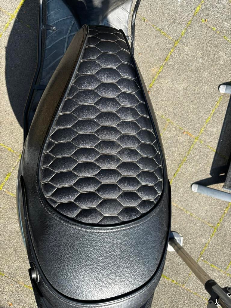 Custom zip sp zadel teruil/tekoop, Ophalen, Zo goed als nieuw, Zadel, Piaggio