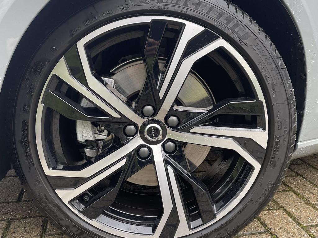 Volvo V60 B4 Plus Dark l Schuif/kantel dak l, 1800 kg, 4 cilinders, 1969 cc, 1634 kg