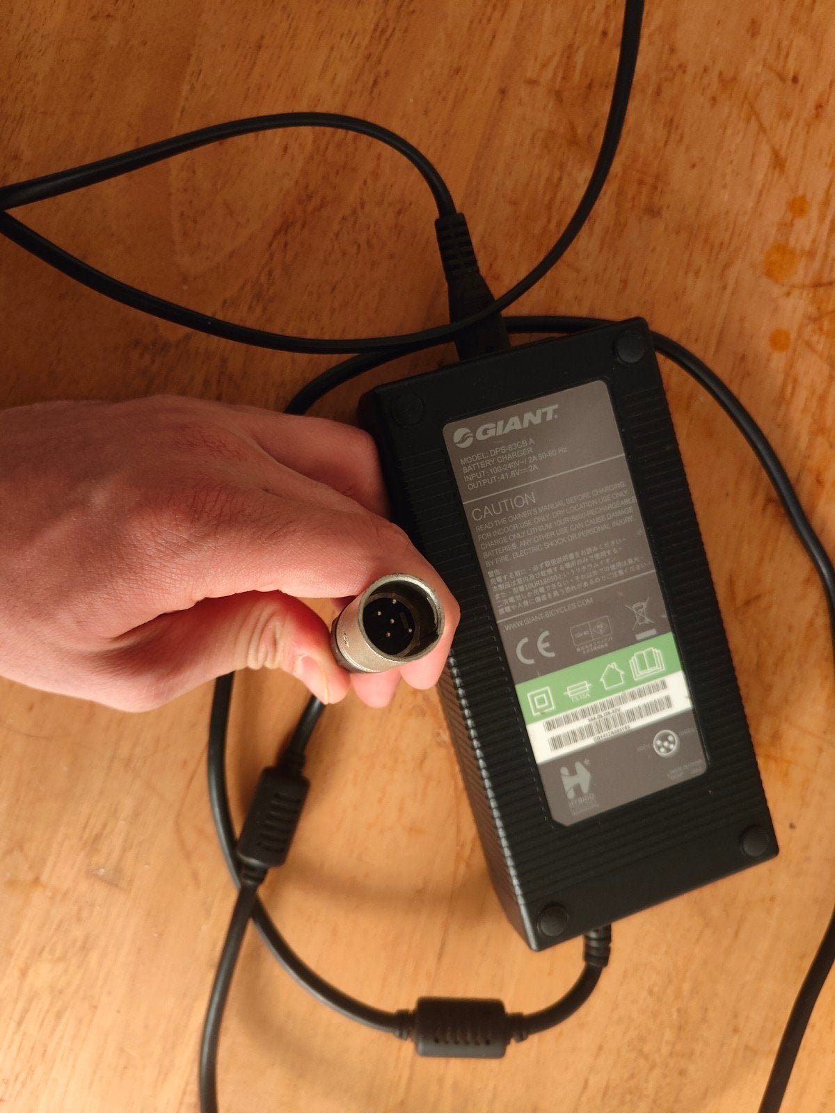 Giant 5-pins acculader DPS-83CB A, Ophalen of Verzenden, Gebruikt