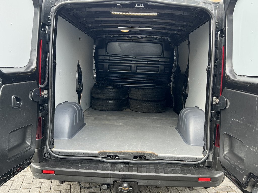 Renault Trafic 2.0dCi 120PK Lang / Black Edition / Navigatie, Auto's, Bestelauto's, Stof, Gebruikt, 4 cilinders, Renault