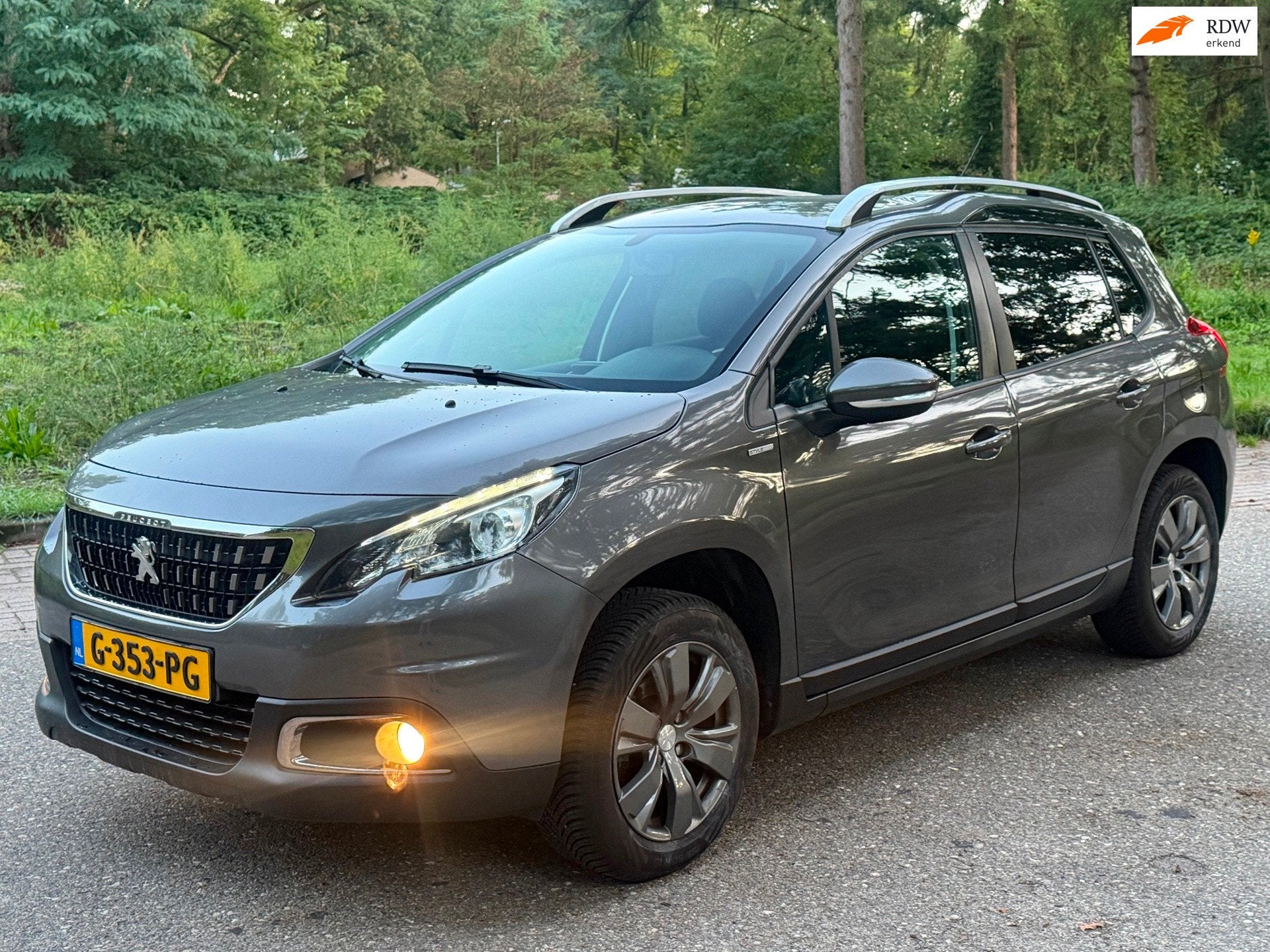 Peugeot 2008 1.2 PureTech Allure STYLE 2019 Navi Airco, Auto's, Voorwielaandrijving, 83 pk, Stof, Gebruikt