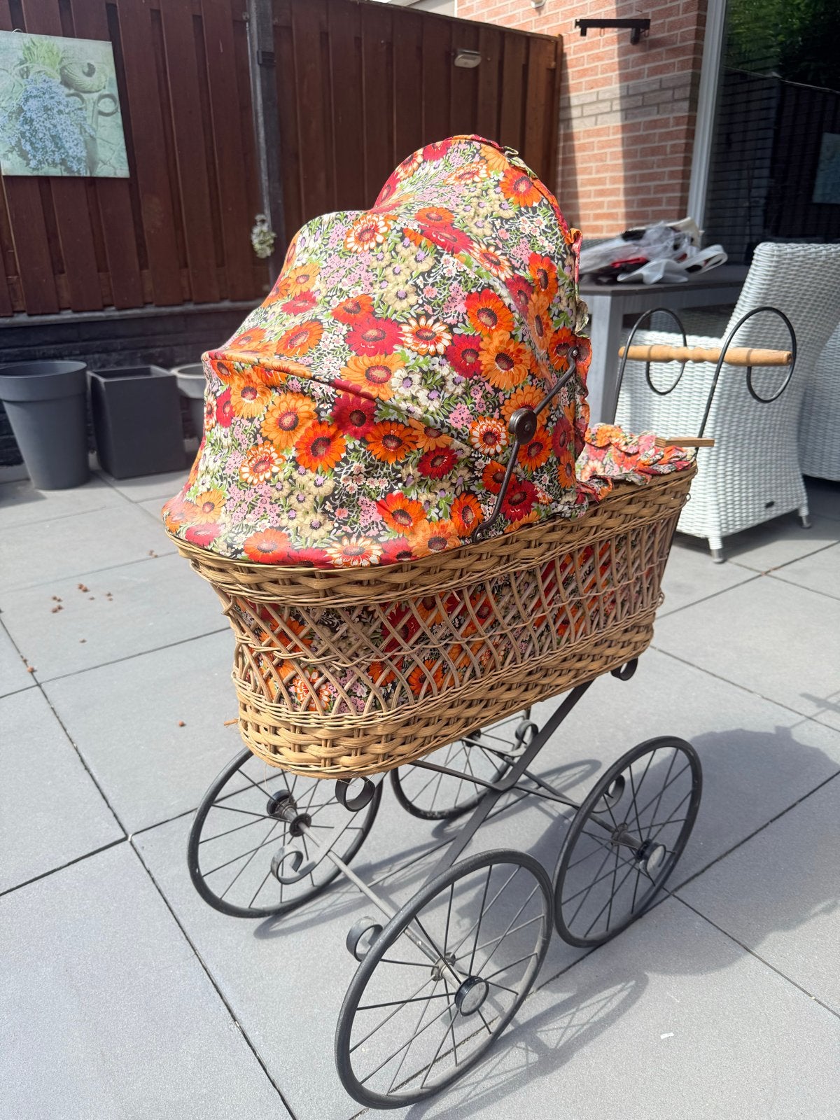 Vintage rieten kinderwagen met bloemenprint, Ophalen of Verzenden, Gebruikt, Kinderwagen, Overige merken