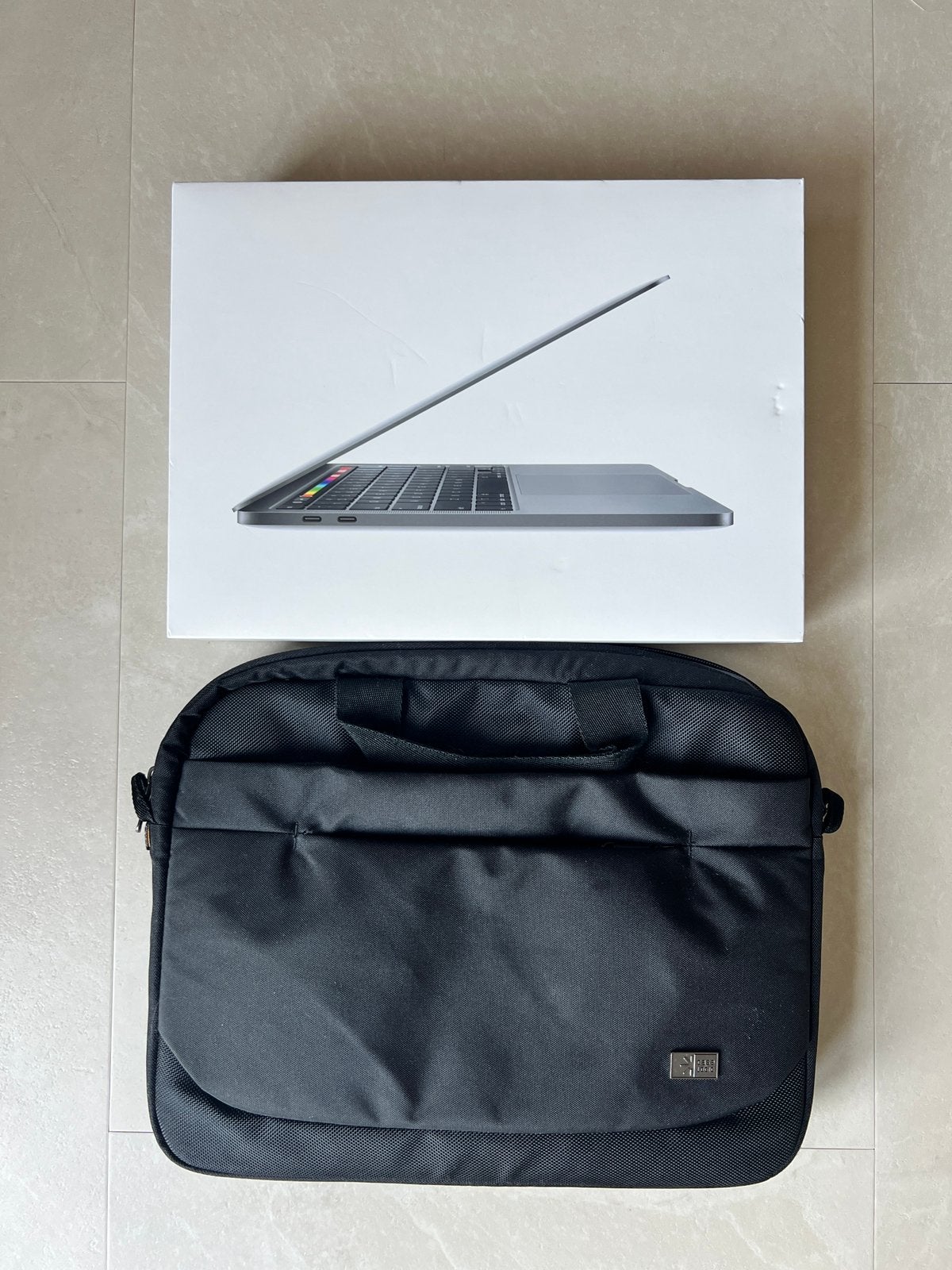 Macbook Pro 13" M1 2020 + case logic draagtas, Computers en Software, Apple Macbooks, Zo goed als nieuw, MacBook Pro, 13 inch