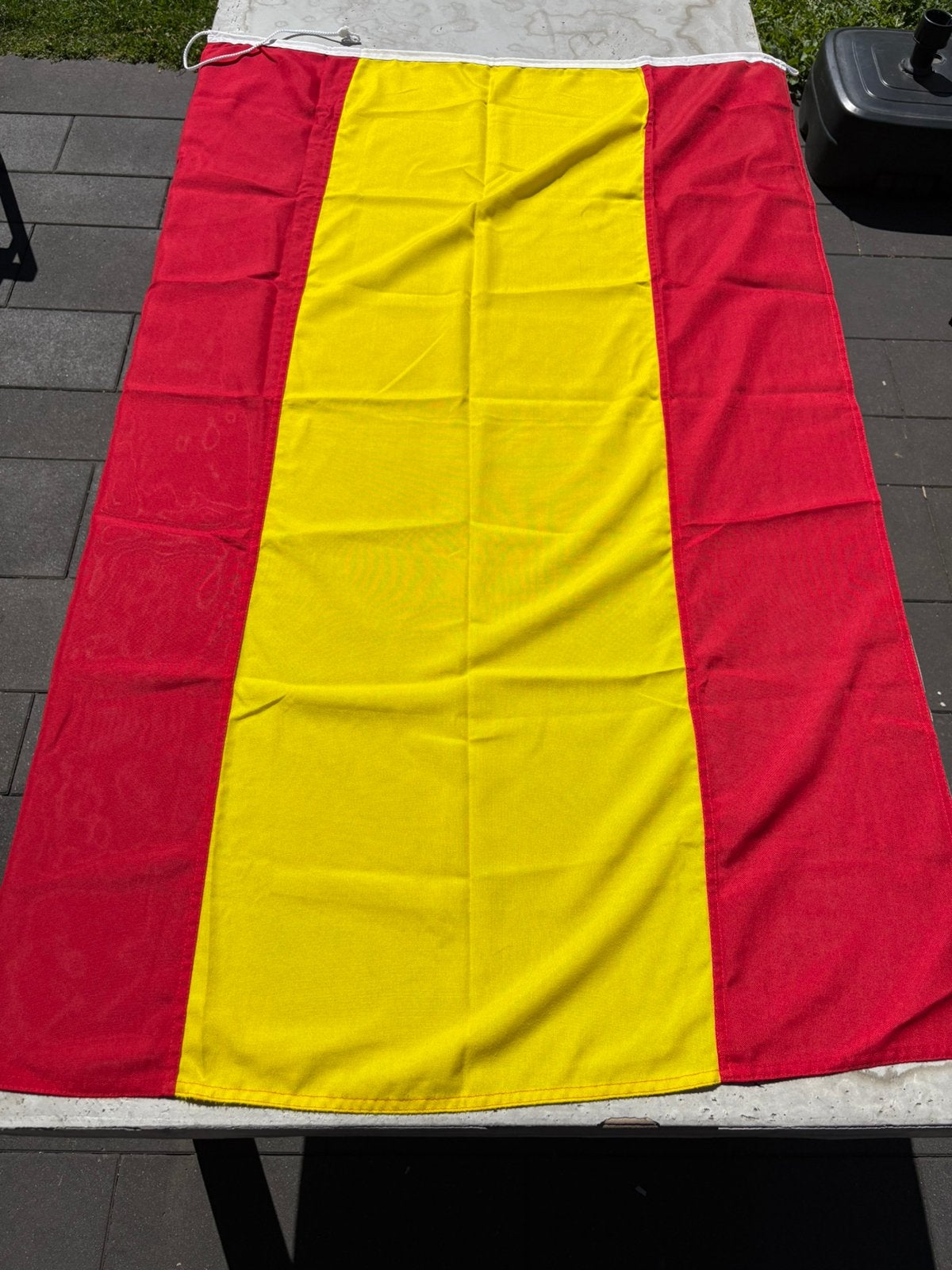 Grote Spaanse vlag rood-geel-rood zonder wapen ca. 150x90 cm, Diversen, Verzenden, Zo goed als nieuw
