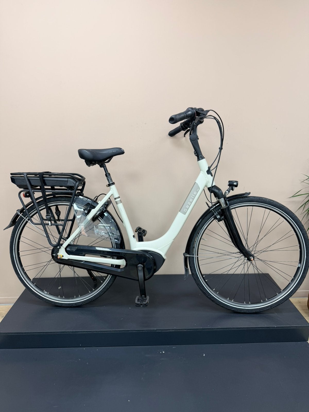 Gazelle paris/ c7+/ bosch active/ 500wh accu lage km!, Ophalen, Zo goed als nieuw, 51 tot 55 cm, 50 km per accu of meer