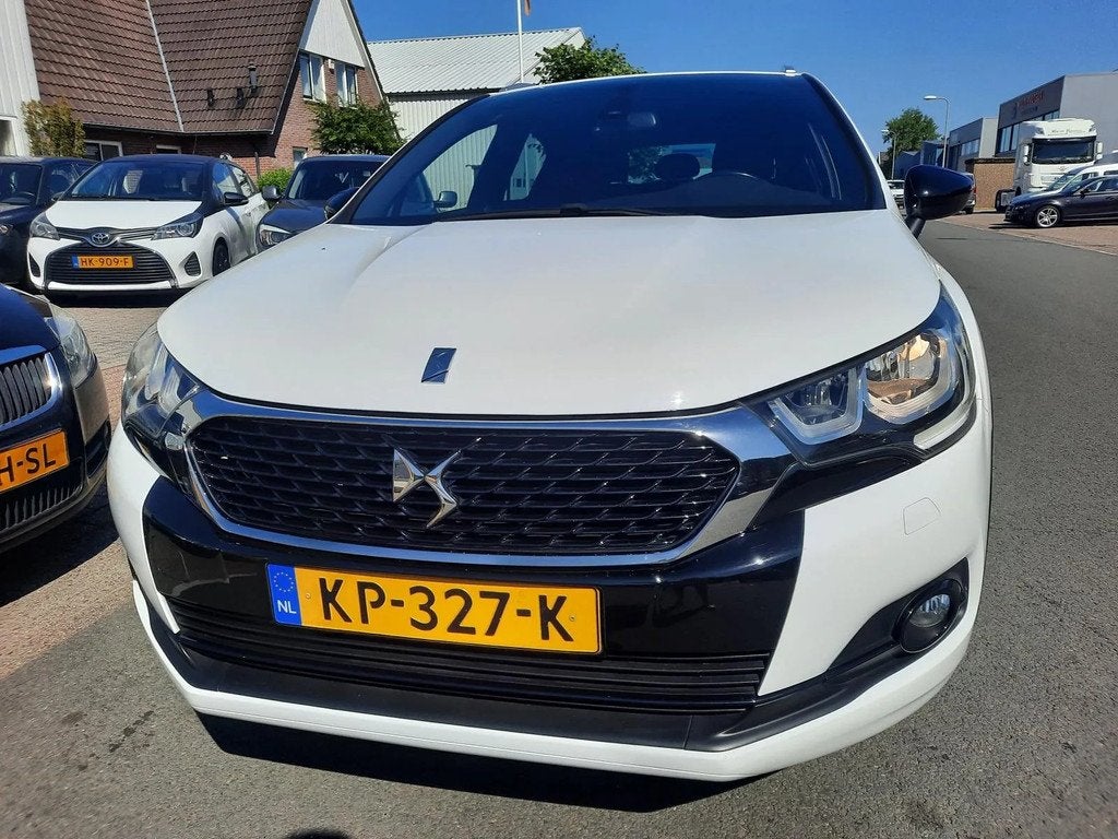 Citroen DS4 CROSSBACK 1.2 CLIMA/CRUISE/TREKHAAK/17INCH!, Auto's, Citroën, Stof, Gebruikt, 1199 cc, Wit