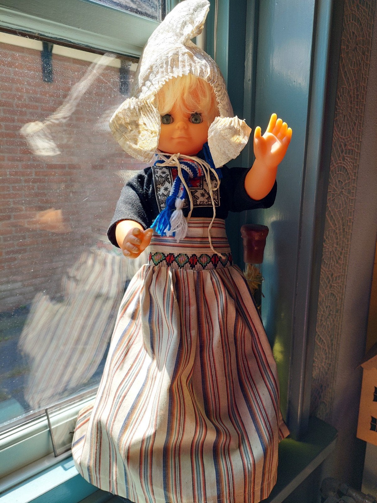Pop met Volendams costuum, Ophalen, Zo goed als nieuw