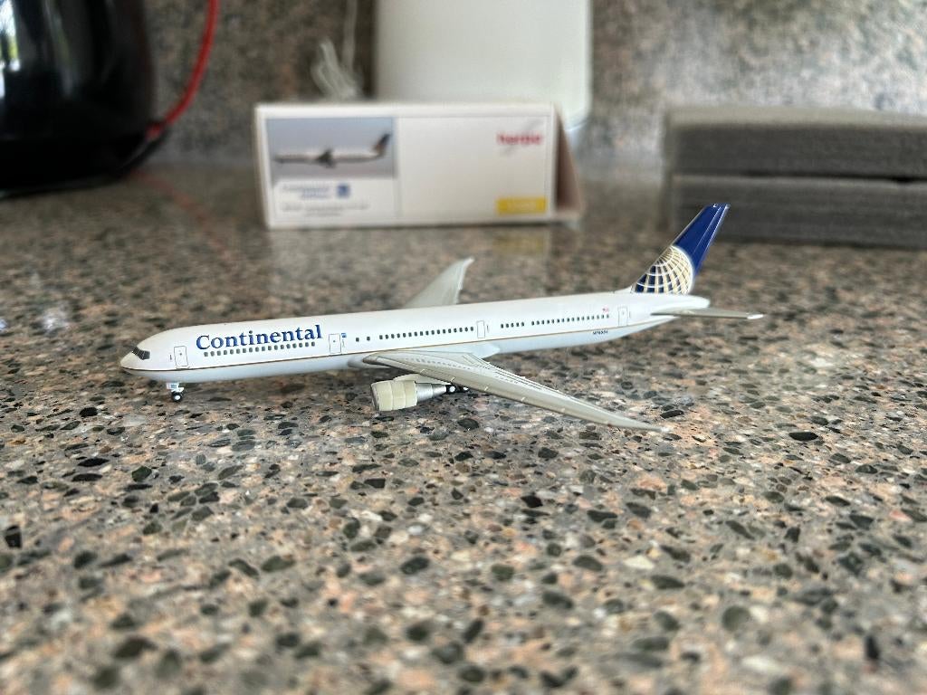 Continental Boeing 767 1:400, Ophalen of Verzenden, Zo goed als nieuw, Schaalmodel