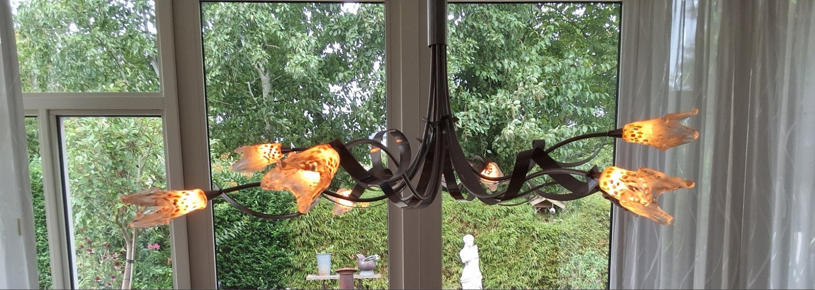 Unieke design kroonluchter met glazen bloemkelken, E14 (klein), Zo goed als nieuw, Glas, Ophalen