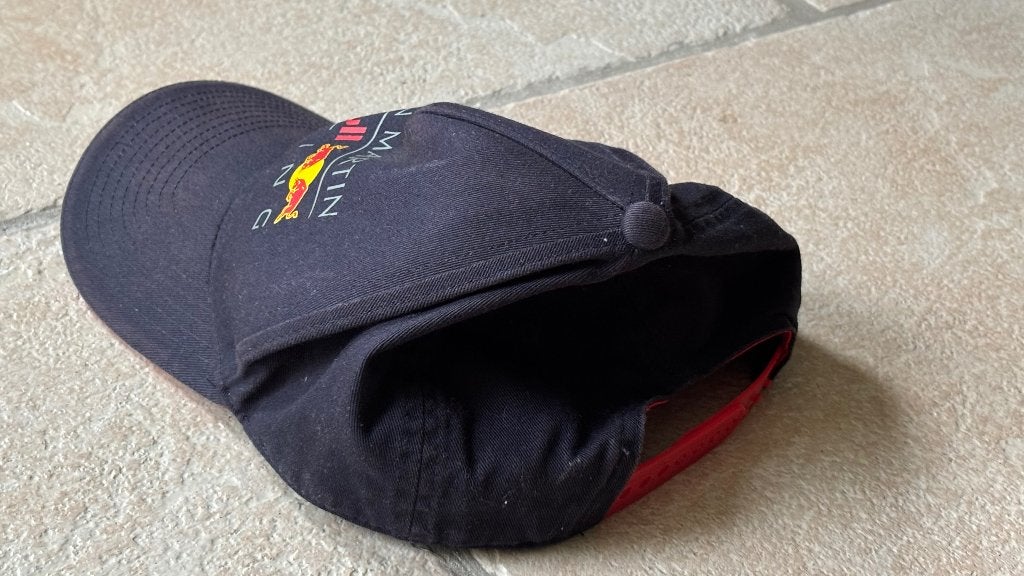 Aston Martin Red Bull racing petje, Ophalen of Verzenden, Gedragen