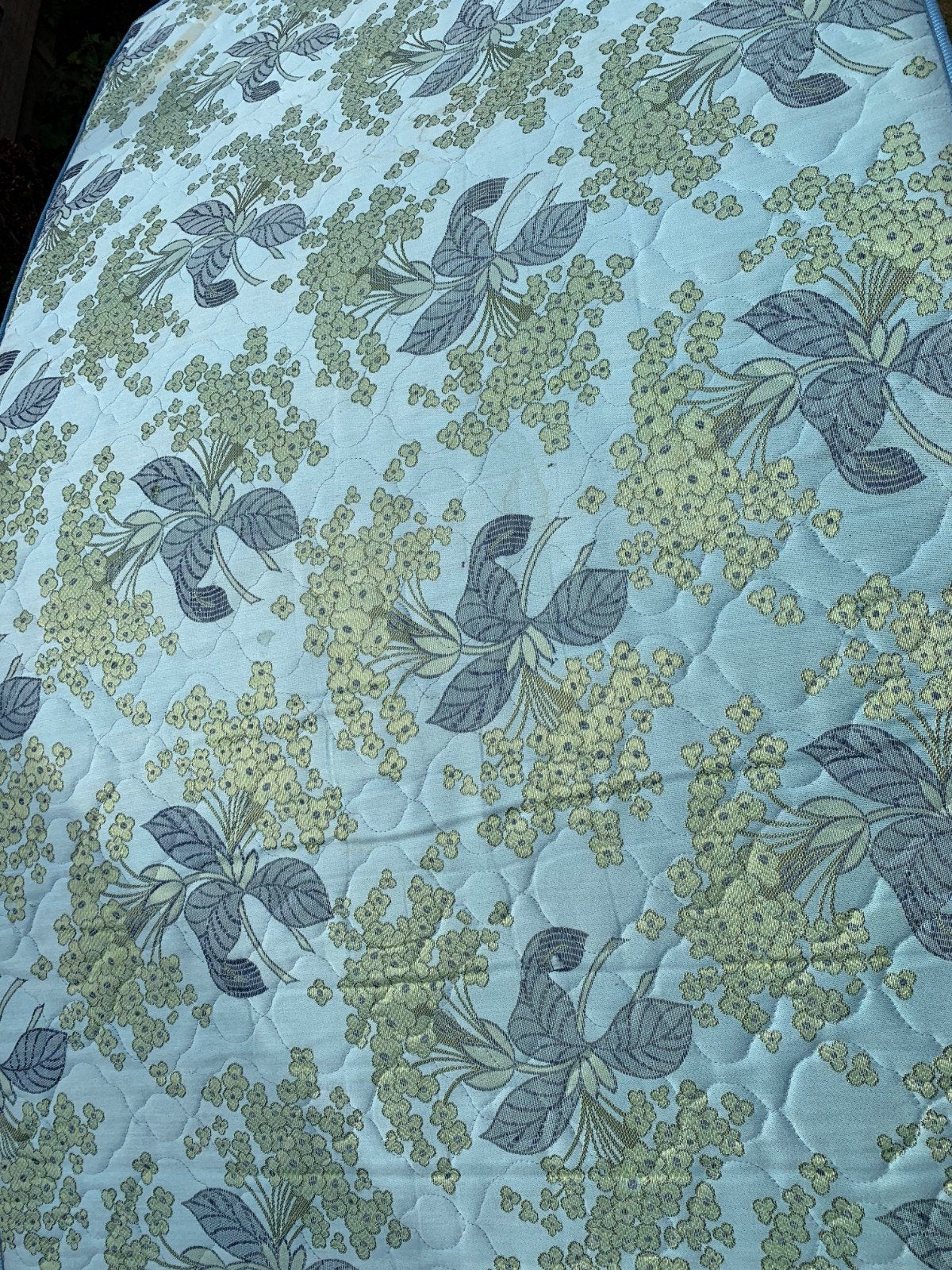 Twee oude matrassen met vintage bloemenpatroon., Ophalen, Gebruikt, 90 cm, Eenpersoons