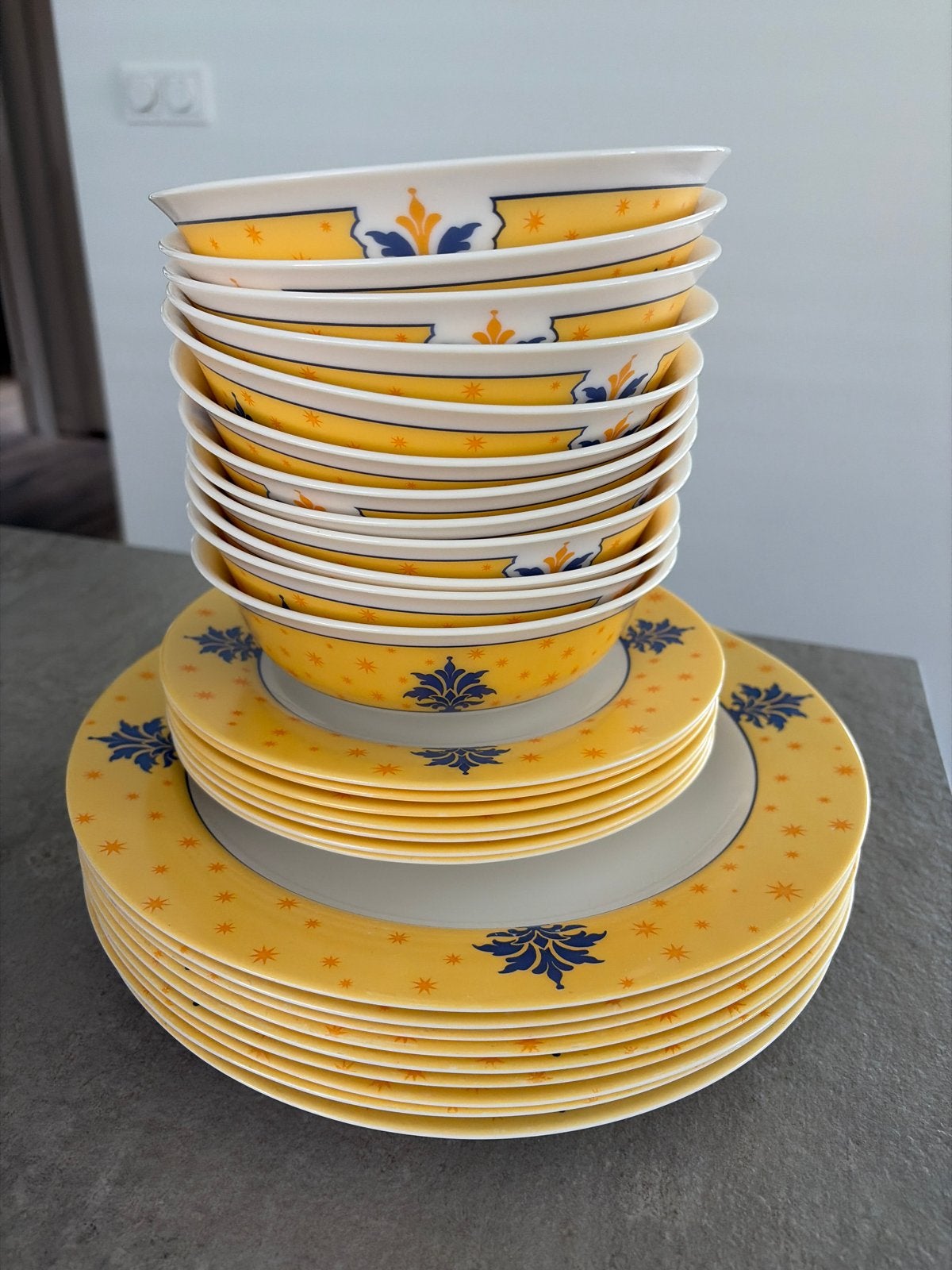 Gele borden en kommen set - Arcopal, Huis en Inrichting, Keuken | Servies, Ophalen, Gebruikt, Glas, Overige stijlen