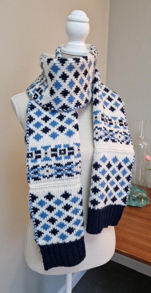 Blauw witte dubbelgebreide wintersjaal van Lands' End, Kleding | Dames, Verzenden, Zo goed als nieuw, Maat 38/40 (M), Sjaal