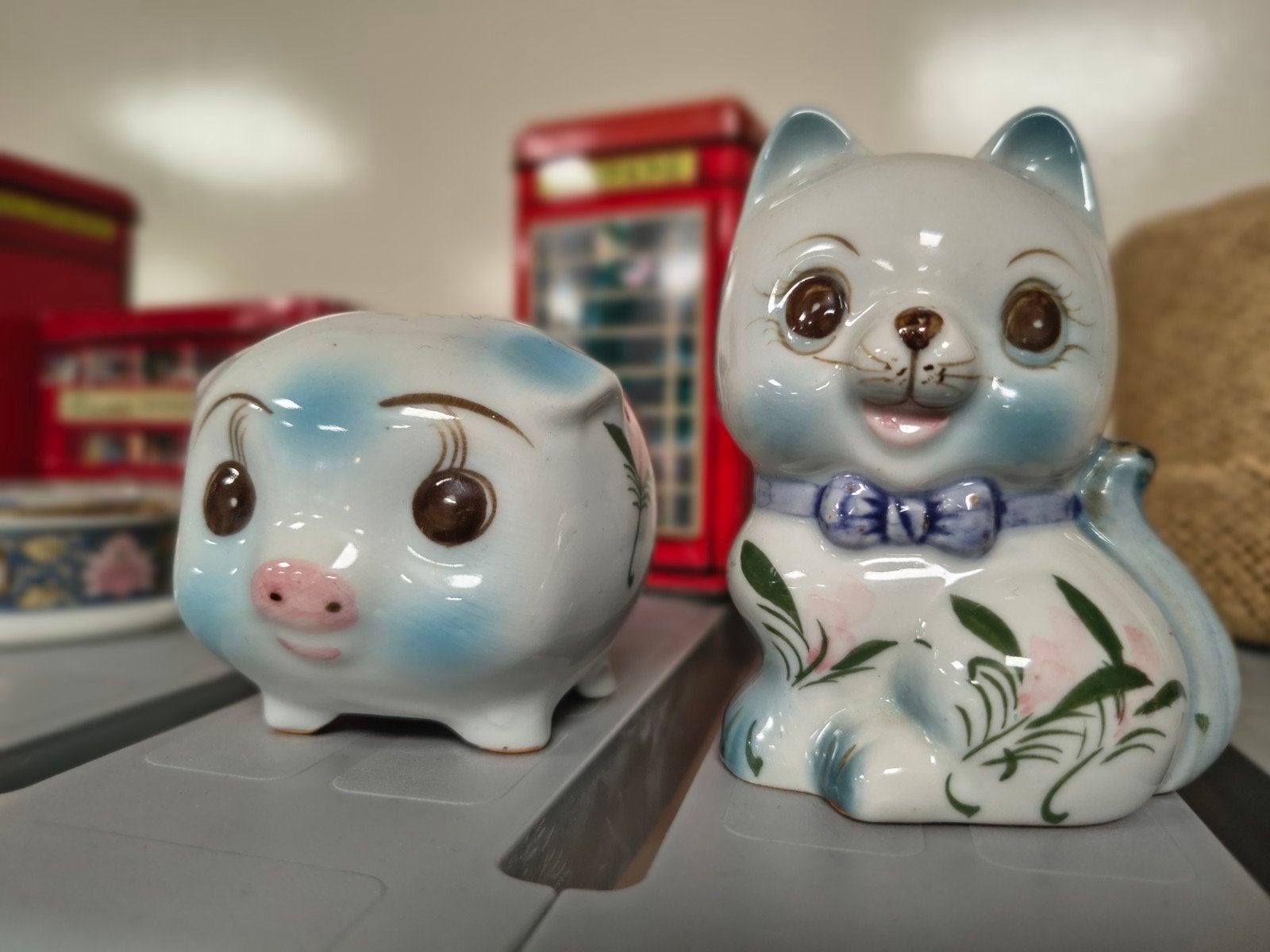 2 schattige spaarpotjes: varken en kat, Ophalen of Verzenden, Gebruikt, Steen, Aardewerk of Keramiek, Dier